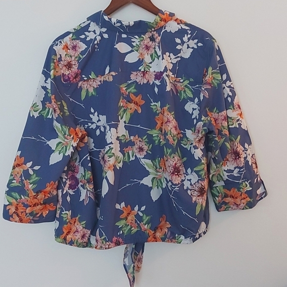 Host Pick Chico's No-Iron Cotton Bloom-Print Shirt Blue with Floral Print Size 3 - Picture 5 of 10